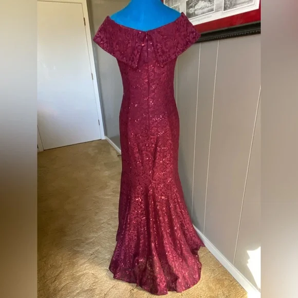 MORGAN & CO. BURGUNDY DRESS. - Picture 2 of 16